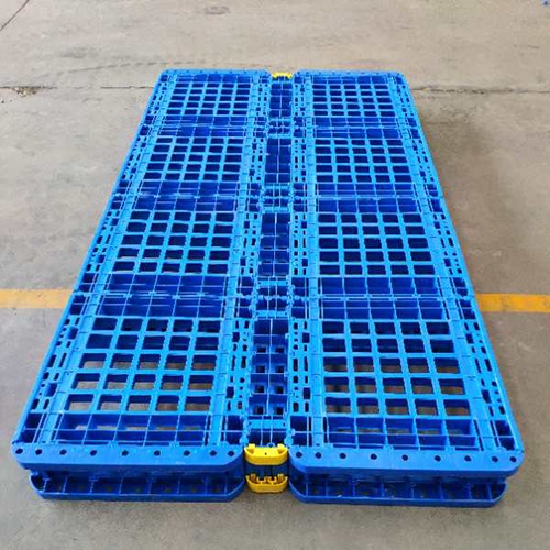 Three Runners Plastic Pallet