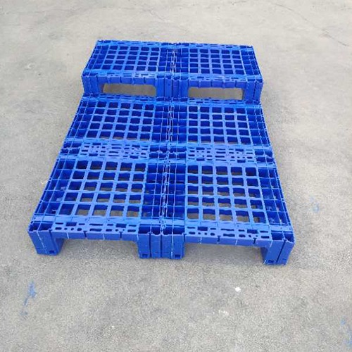 Three Runners Plastic Pallet