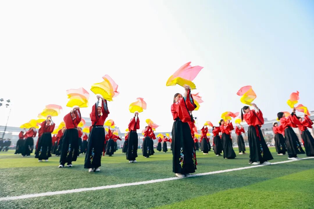 古筝扇绸方阵.JPG 古筝扇绸方阵.JPG